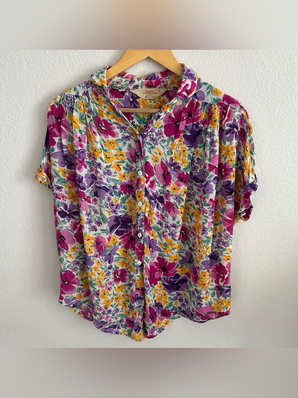 Women’s French Connection Floral Front Tie Sheer Button Down Blouse. Small